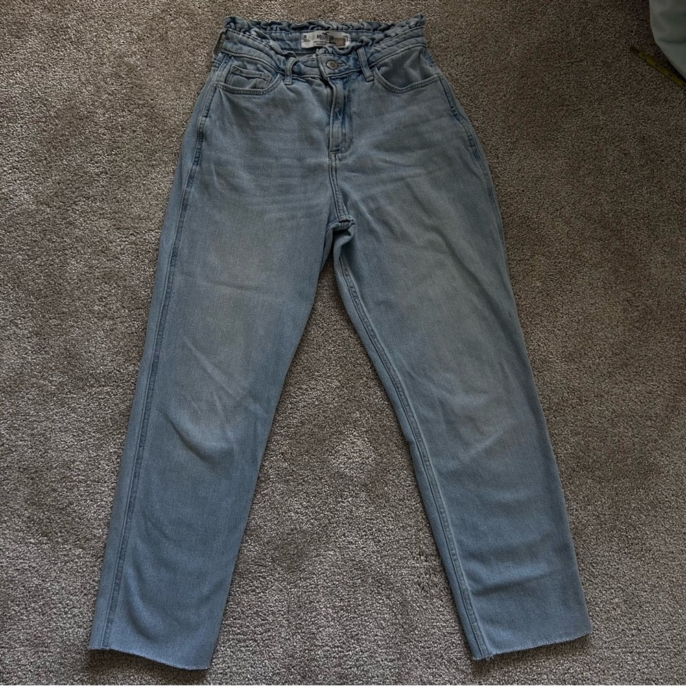 Hollister 1R Women’s Curvy High-Rise Mom Jean, Vintage Stretch, Raw edge